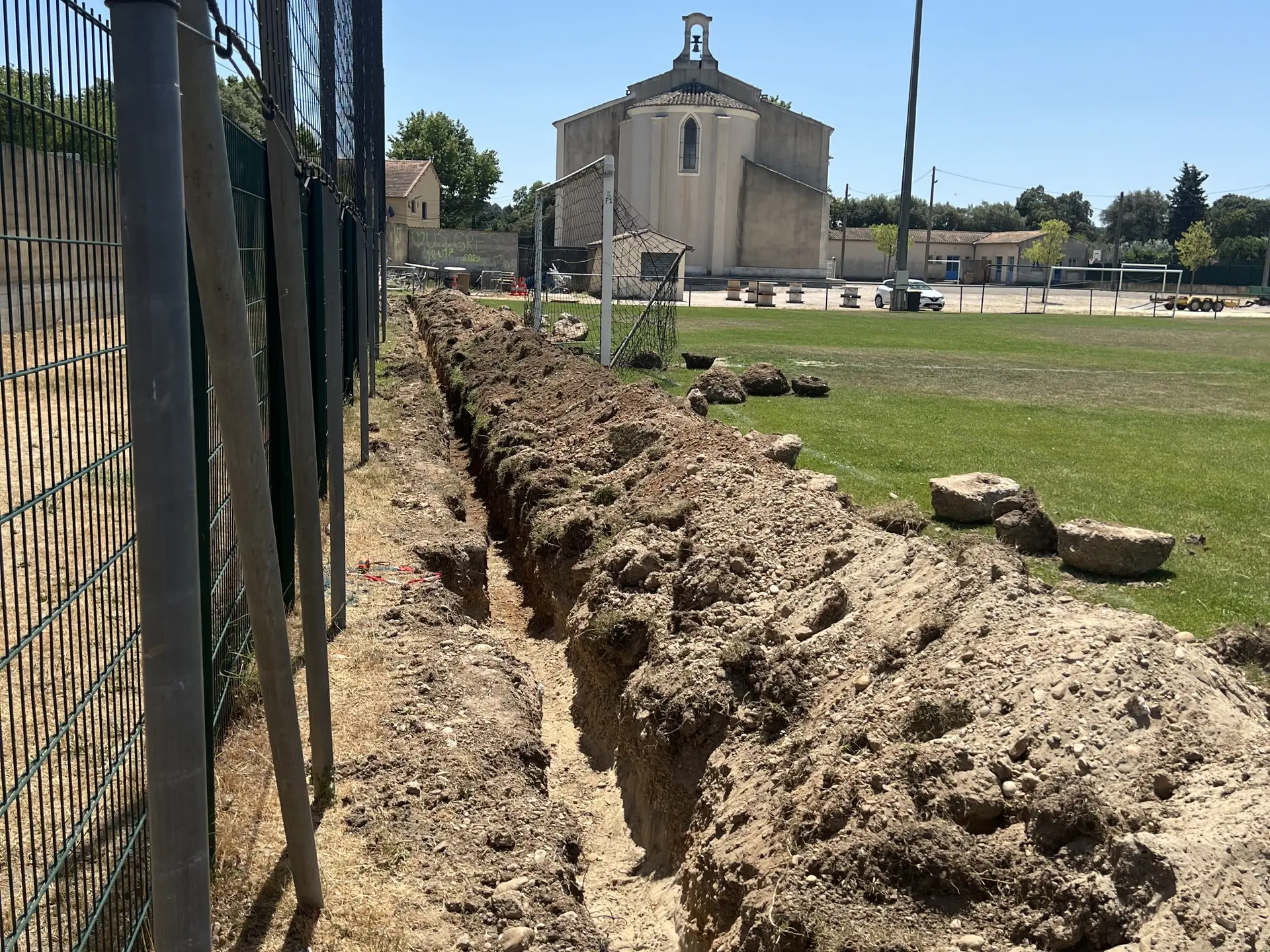 Installation du système d’irrigation du stade d’Orange
